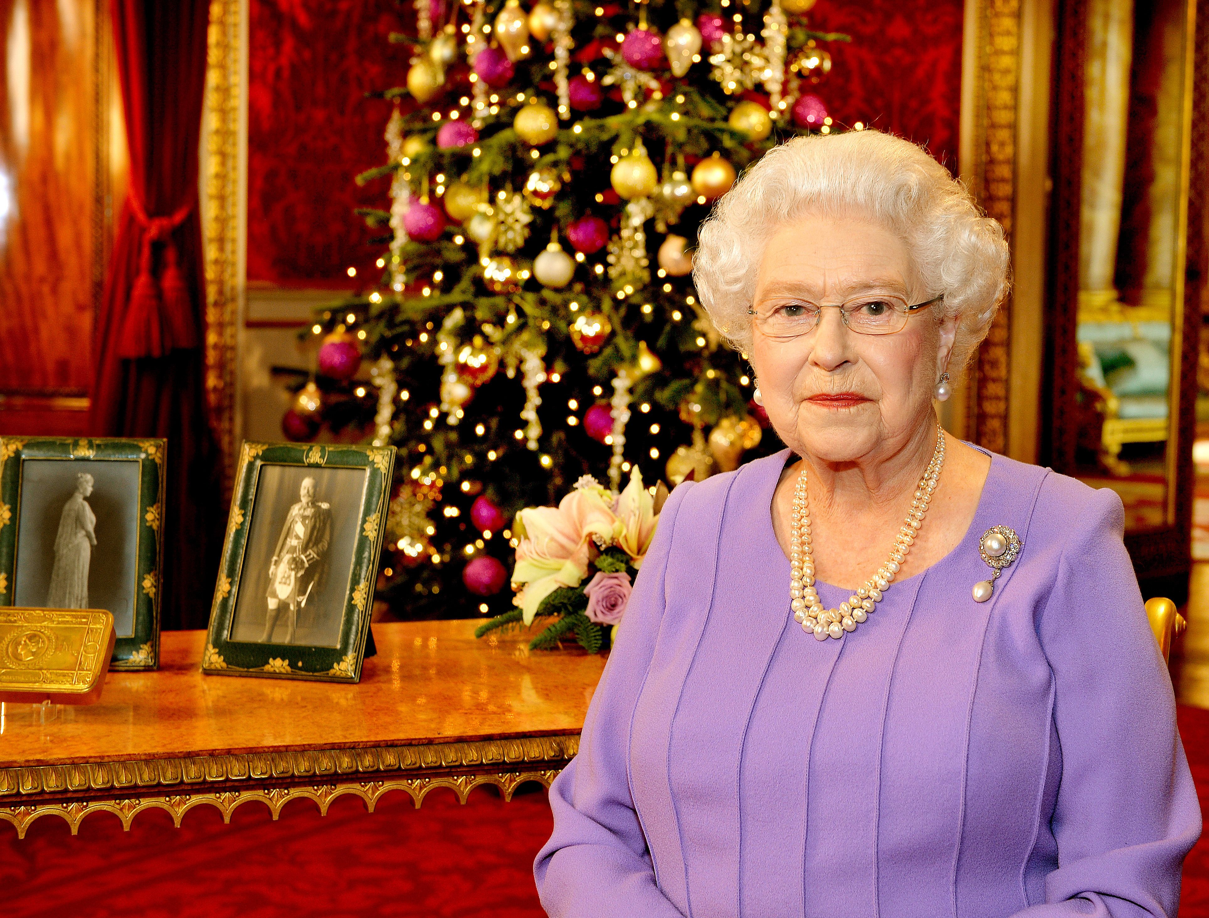 Queen Elizabeth's Christmas Speech Style: Then and Now Photos