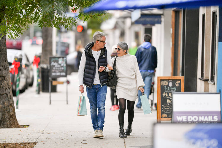 Selma Blair holiday shopping