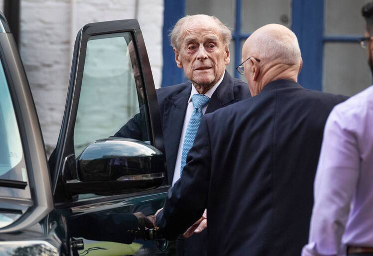 Prince Philip leaving King Edward VII hospital, London, UK - 24 Dec 2019