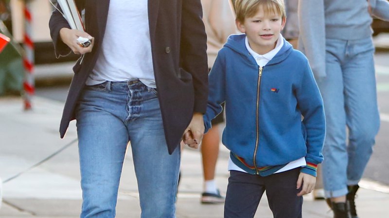 Jennifer Garner's son gives her a check for 'being my mama