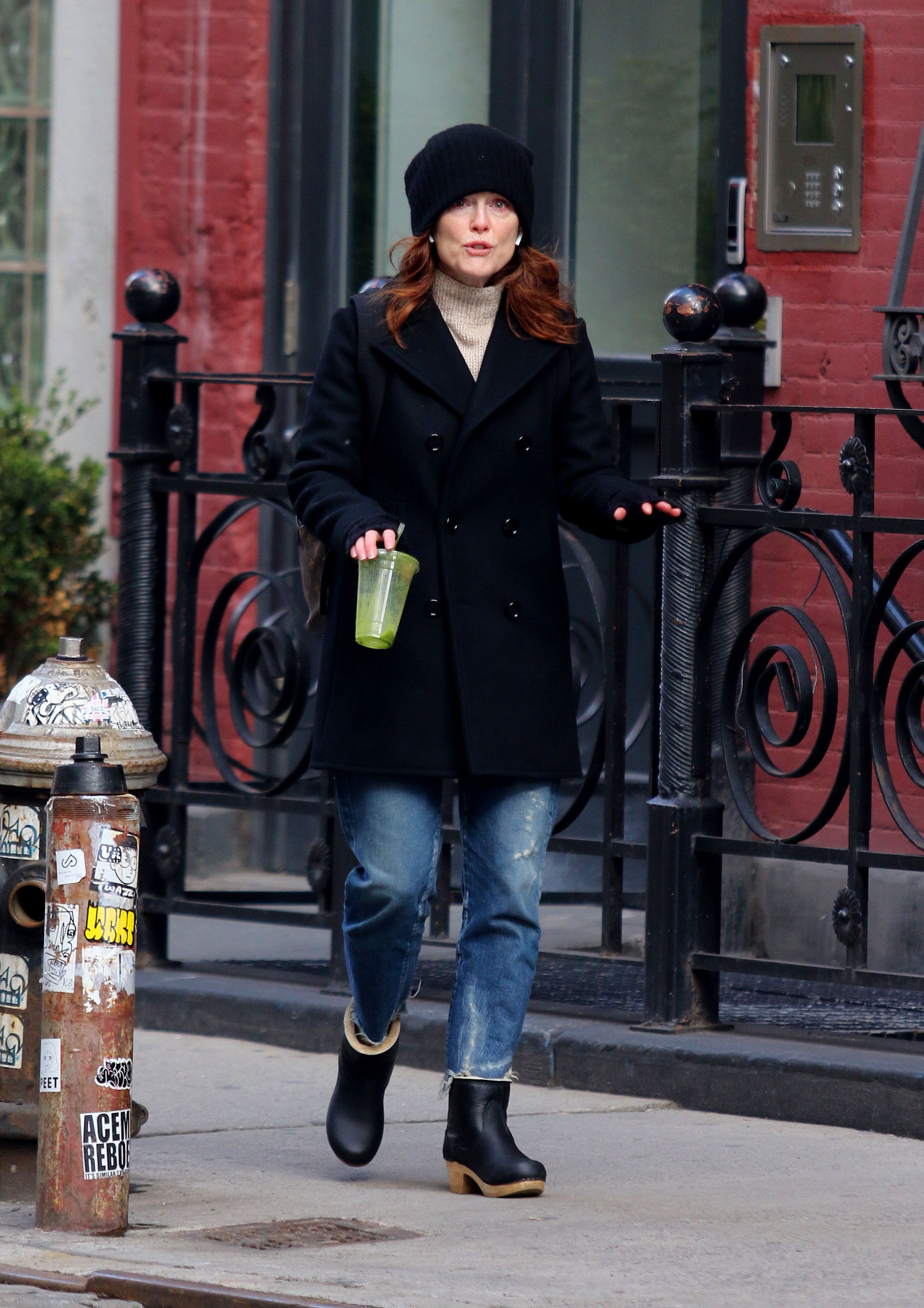 Julianne Moore is Makeup-Free While Out on a Cold NYC Day