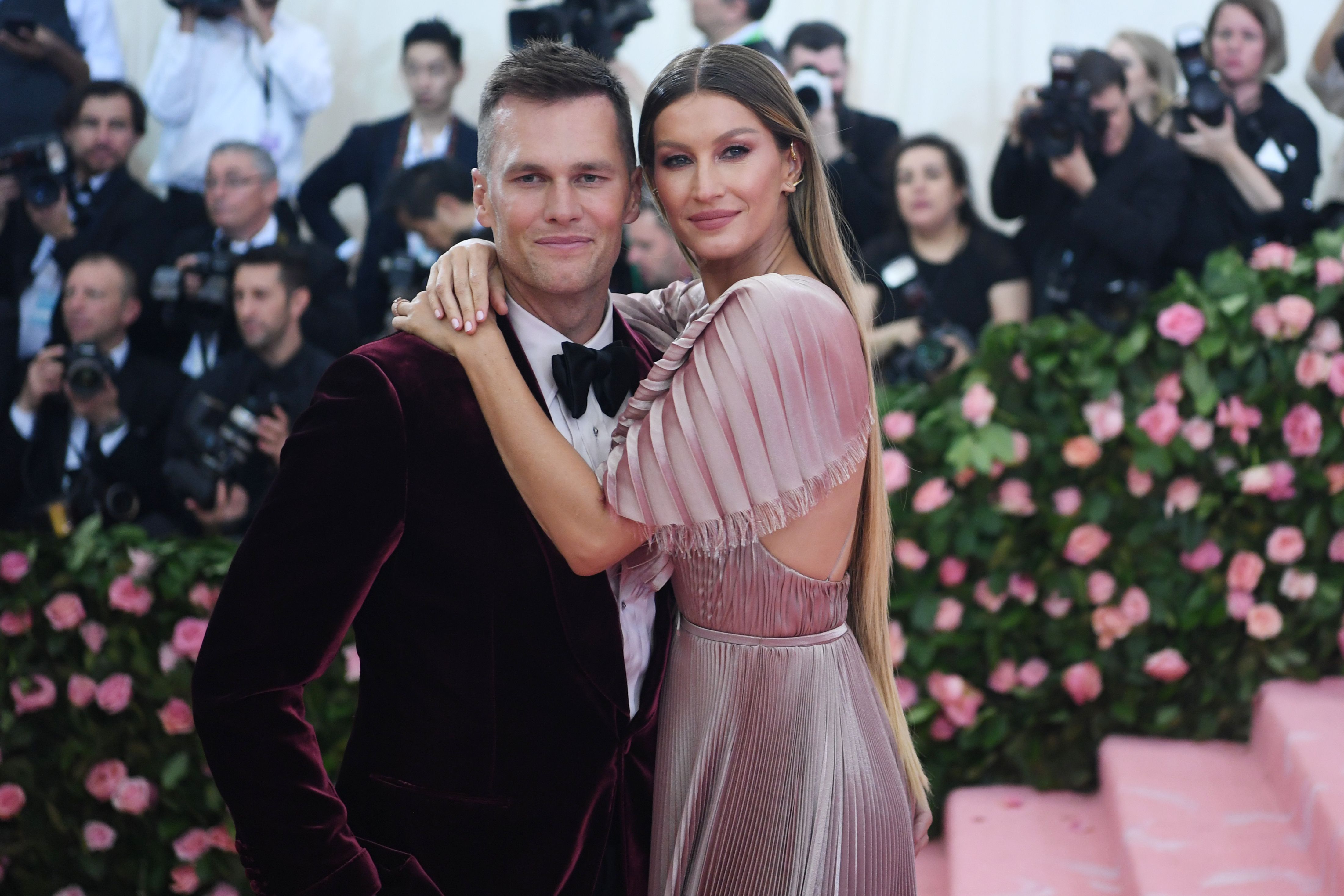 Tom Brady, Gisele Bündchen share Valentine's Day Instagram updates