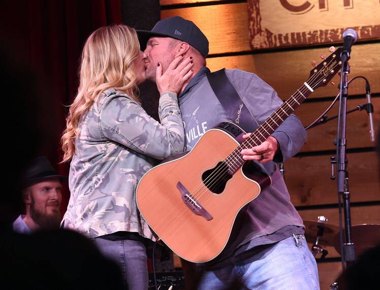 garth-brooks-trisha-yearwood-birthday