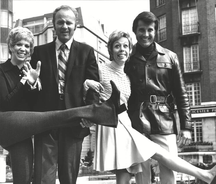 Carol Burnett American Comedienne (2nd Right) In London With Her Show Team (l-r) Vicki Lawrence Harvey Korman And Lyle Waggoner. Box 0626 24072015 00391a.jpg.