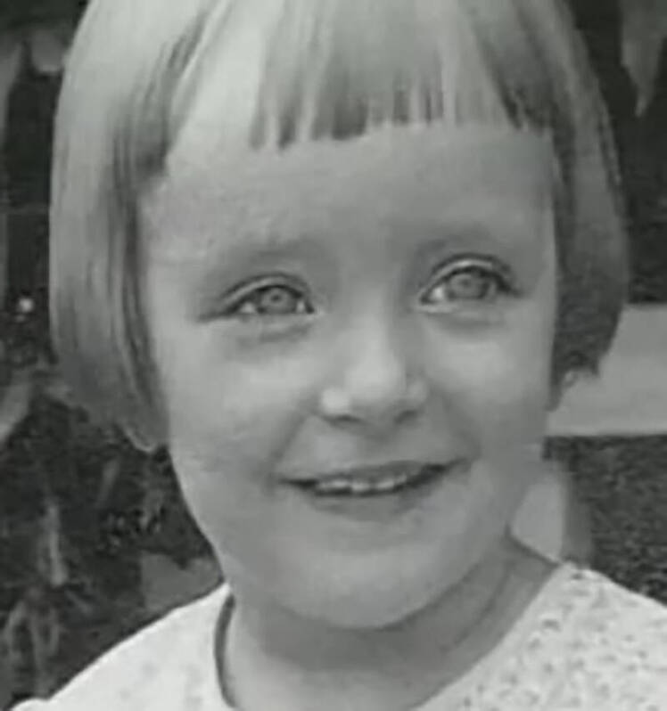 carolyn-jones-as-little-girl