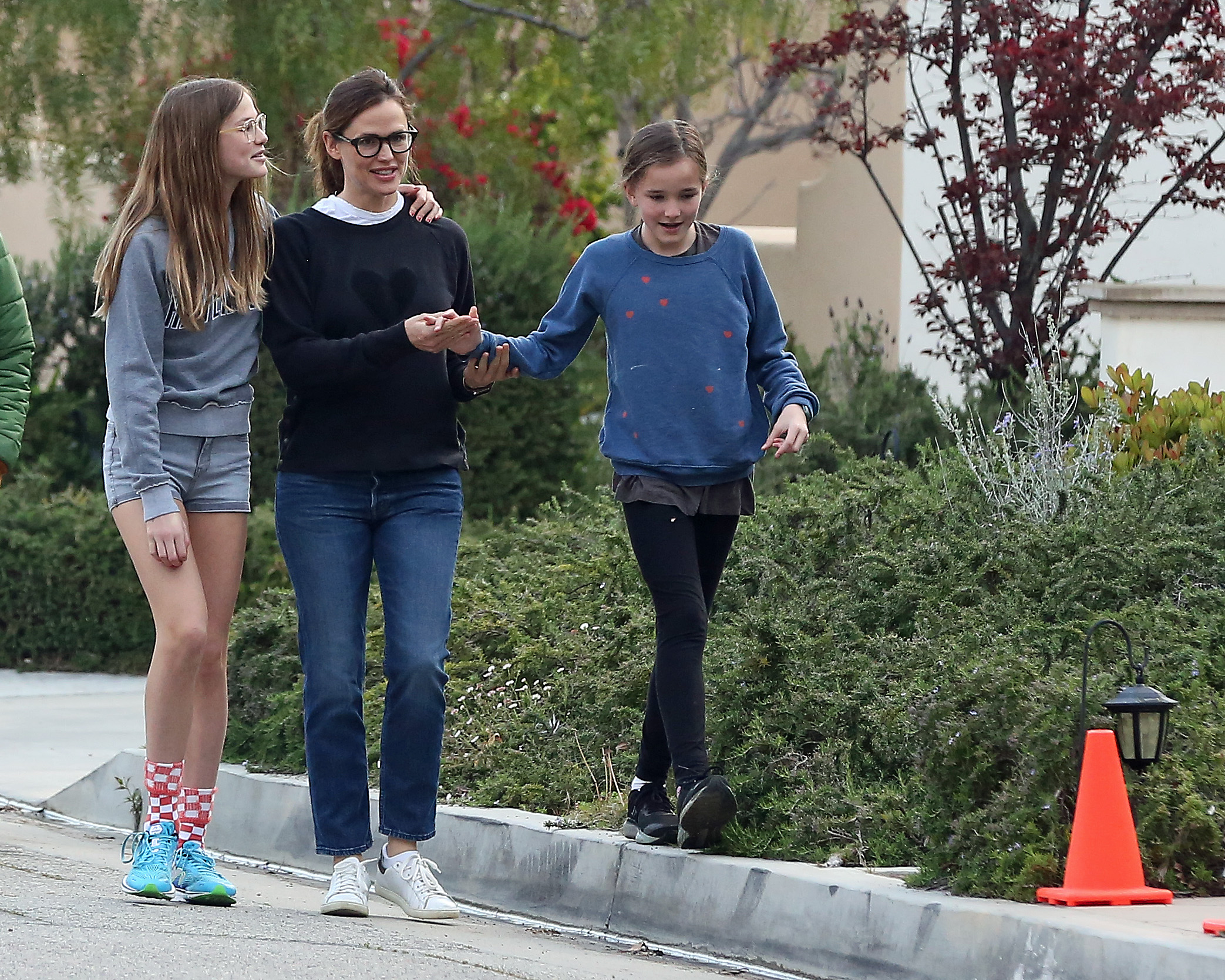 Jennifer Garner Has Sweet Moment With Her 3 Kids Amid Coronavirus