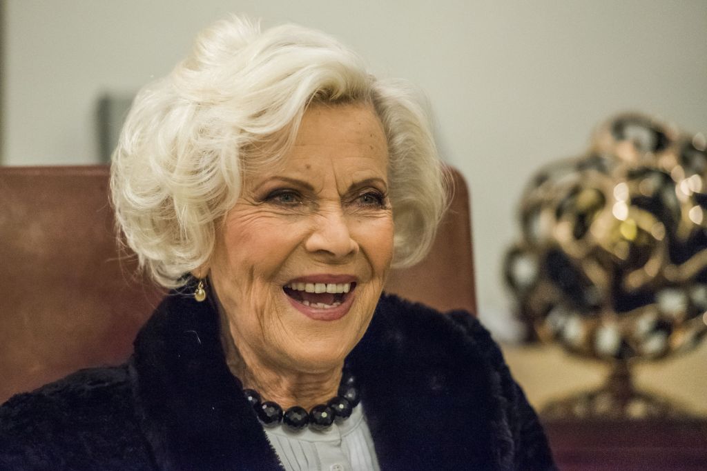 Honor Blackman Dies at Age 94: Bond Girl Pussy Galore's Death