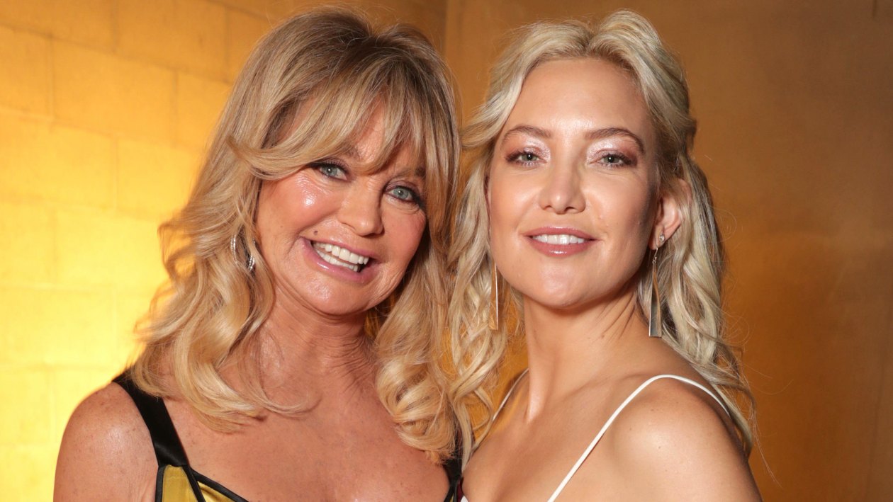 Kate Hudson Says Goldie Hawn Taught Her So Many Things About Sex Closer Weekly 