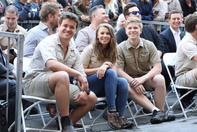 robert-irwin-shares-selfie-with-sister-bindi-and-husband-chandler