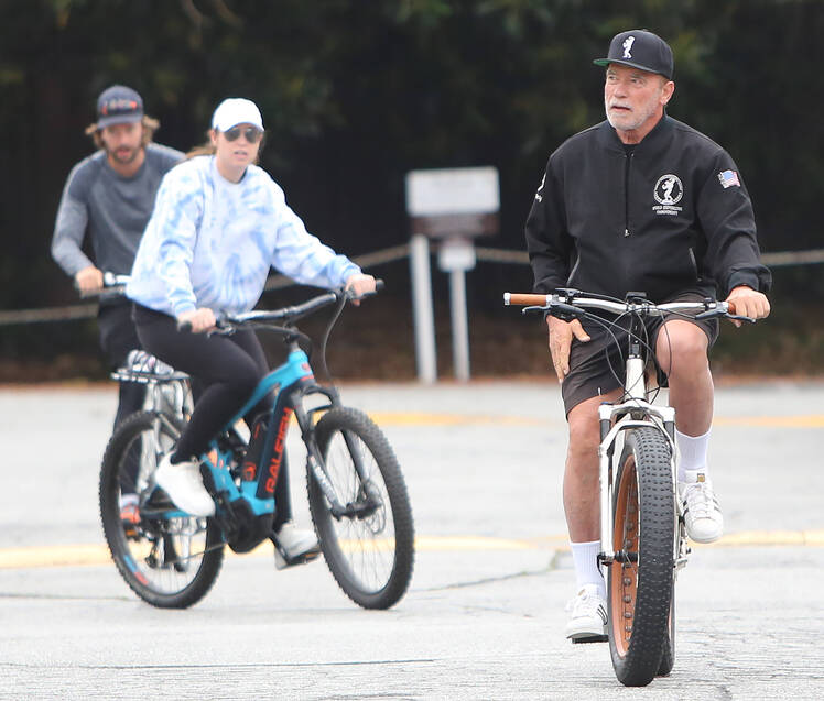 Arnold Schwarzenegger, Patrick Schwarzenegger going for a bike ride in Santa Monica
