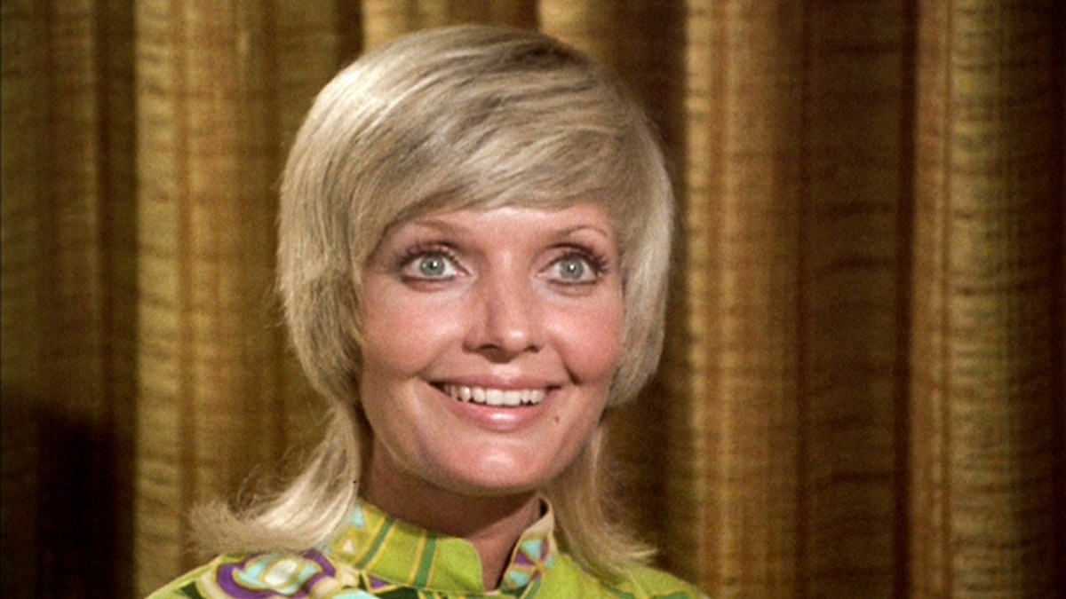 Here S What Happened To The Brady Bunch Star Florence Henderson