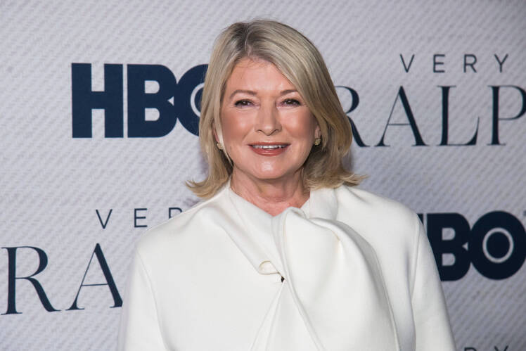 martha-stewart-shares-sexy-pool-selfie-while-sunbathing-outdoors