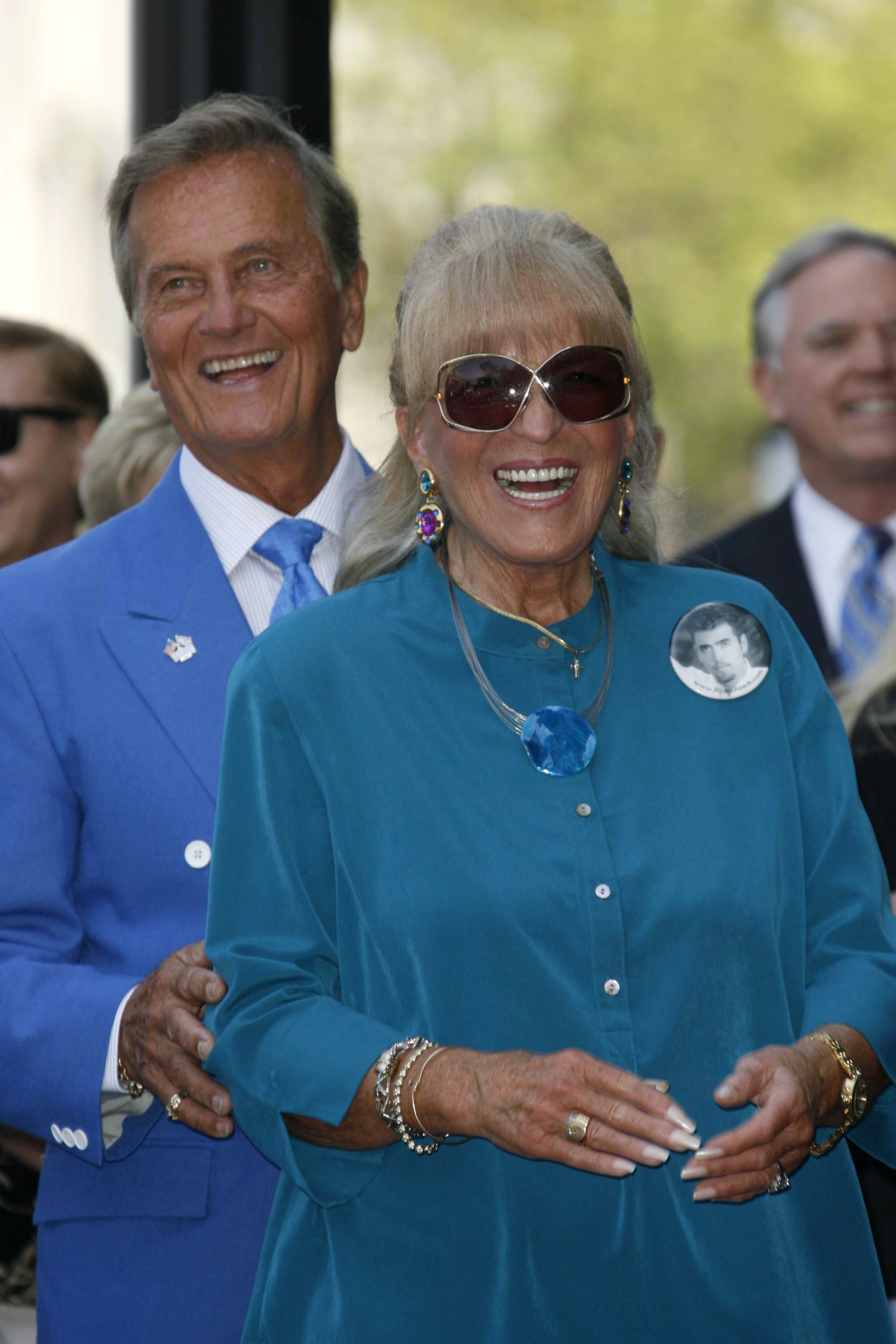 Pat Boone And Late Wife Shirleys Cutest Photos Through The Years