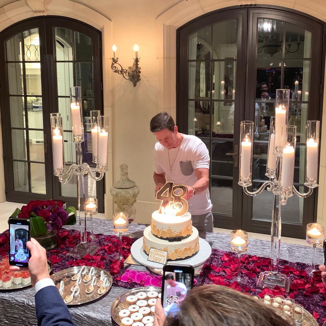 Where Does Mark Wahlberg Live Photos Of Beverly Hills Home ?fit=1080%2C1080