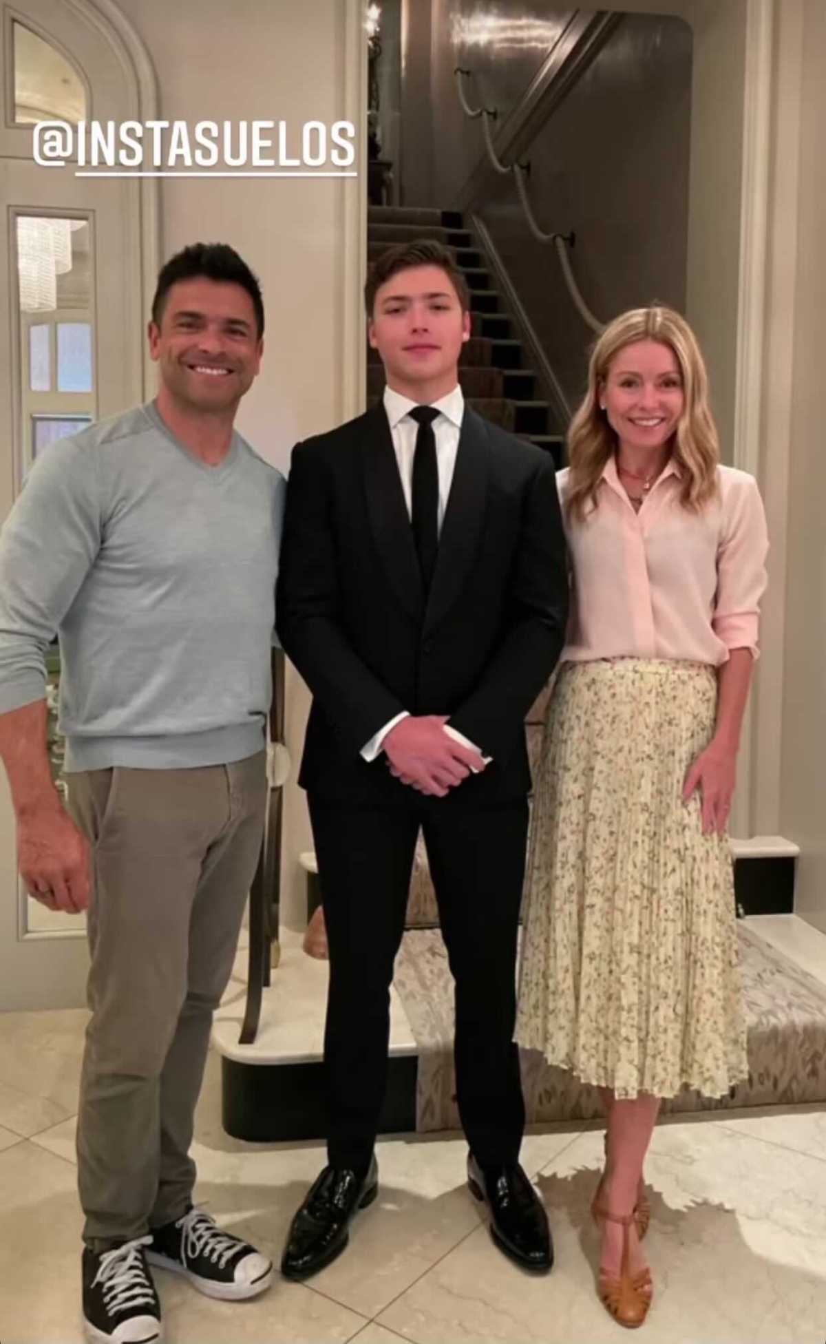 Kelly Ripas Son Joaquin Wears Mark Consuelos Tuxedo To Prom 