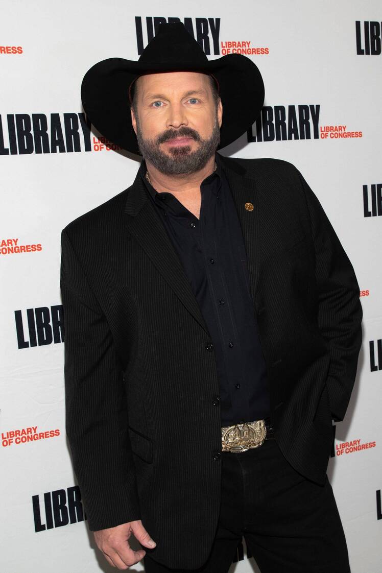 garth-brooks-didnt-think-twice-about-taking-a-singing-hiatus-once-his-kids-came-into-the-mix