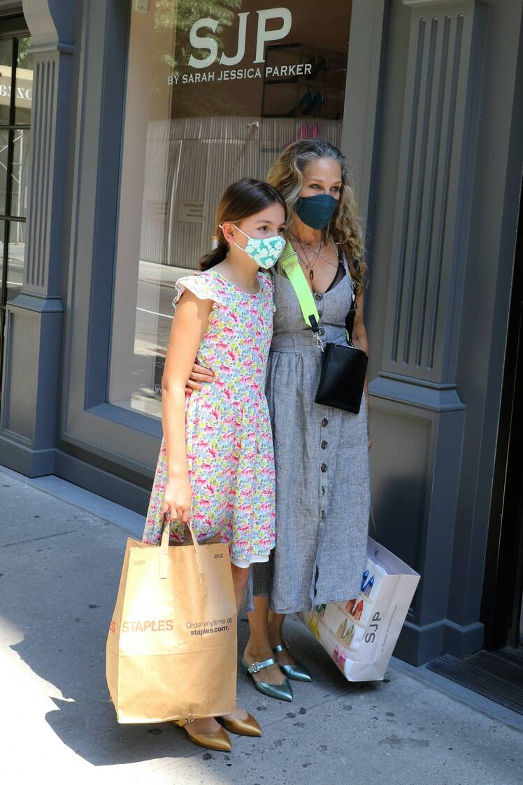 sarah-jessica-parker-and-daughter-tabitha-on-rare-outing-photos