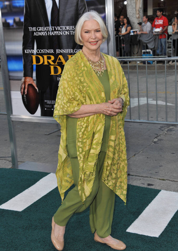Ellen Burstyn 'Feels Good' at 88: 'I Have No Complaints.'