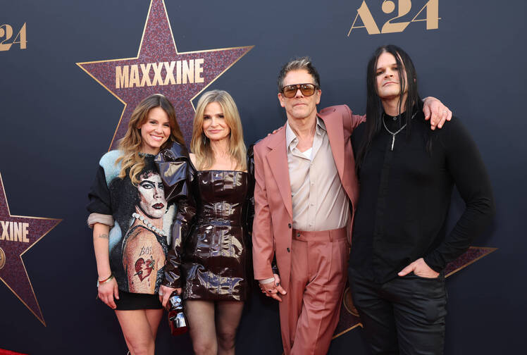 Kevin Bacon's Photos With Kids: Family Pics of Travis and Sosie