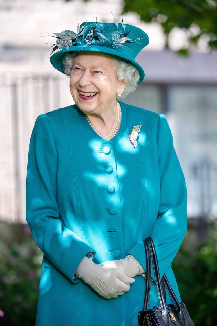 queen-elizabeth-is-dedicated-to-the-royal-family-after-70-years05