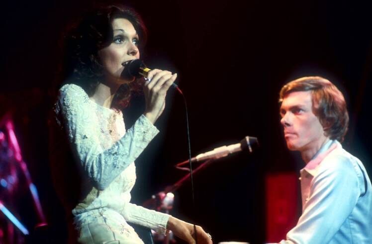 Richard Carpenter Reveals Sister Karen's Anorexia Struggle Had Her Lying 'Down Between Shows'