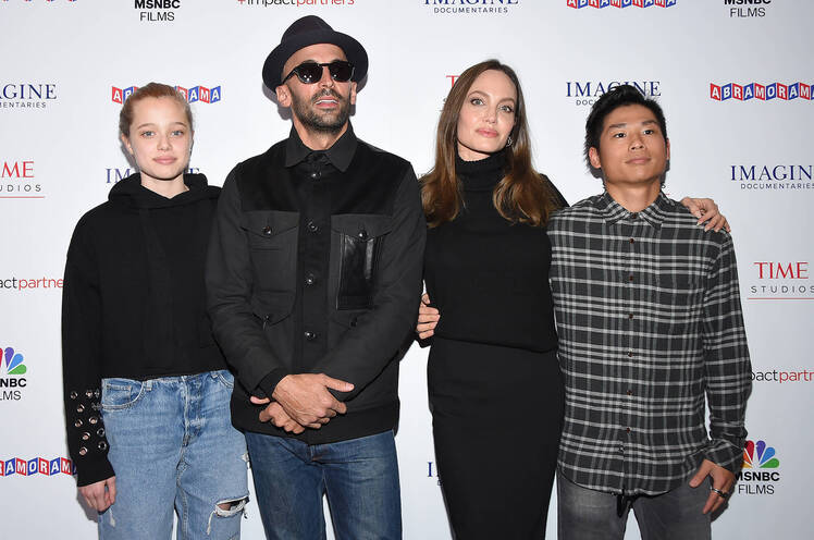 Shiloh-Jolie Pitt Rocks Ripped Jeans and Sweatshirt on Red Carpet