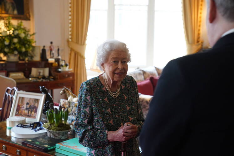 Who Is Next in Line for the Throne After Queen Elizabeth’s Death? A Breakdown of the Succession