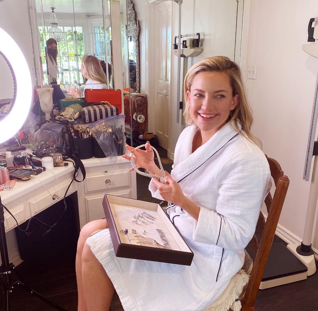 LAZY EYE THEATRE: Kate Hudson does it her way.