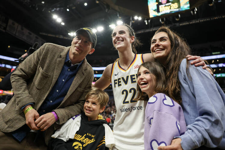 Mila-Kunis-and-Ashton-Kutchers-Kids-Meet-Wyatt-and-Dimitri