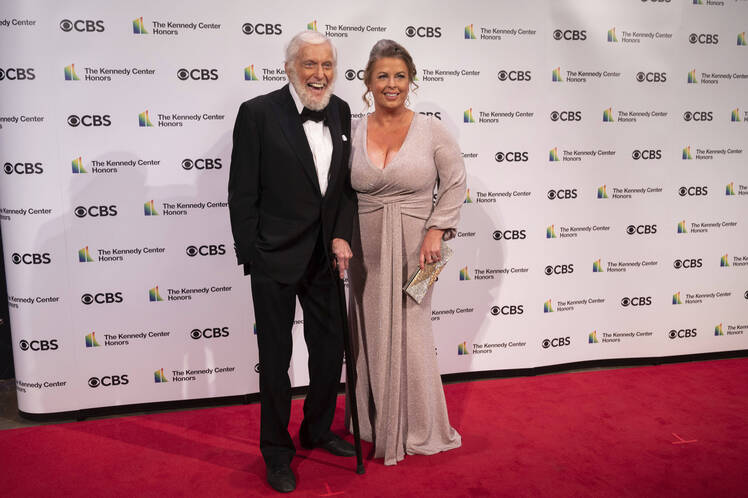 Dick Van Dyke and Wife Arlene Silver Recall Meeting at 2007 SAG Awards: 'Weren't You in 'Mary Poppins'?'