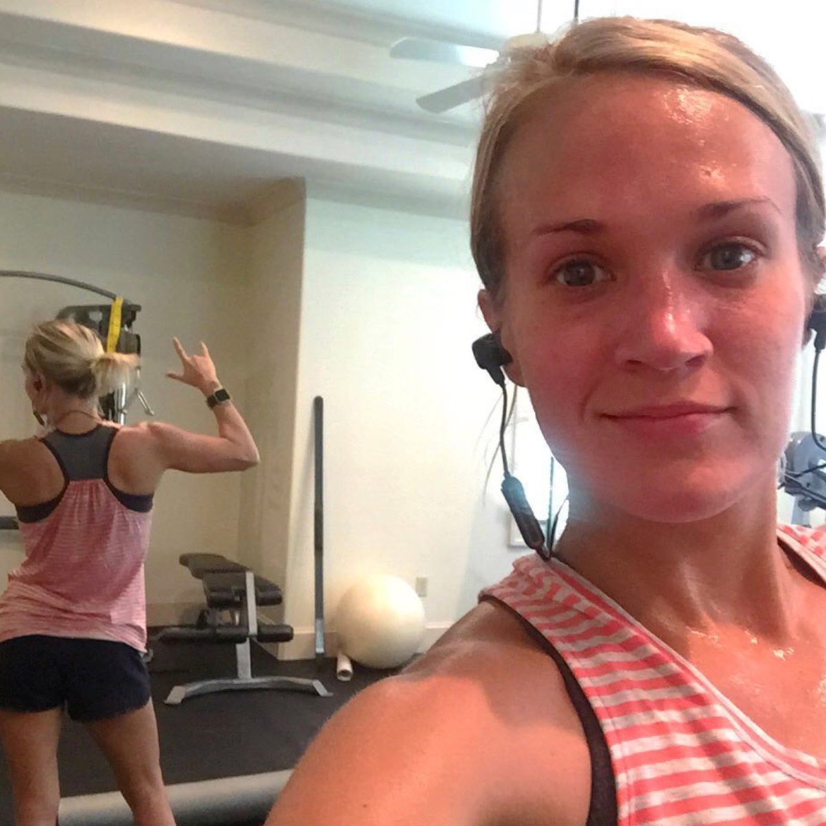 Carrie Underwood Wears No MakeUp At The Gym In New Pic – Hollywood