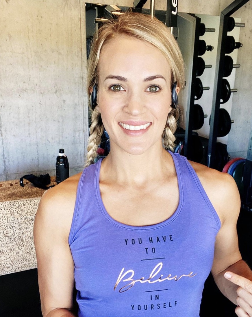 Carrie Underwood Makeup-Free Photos, Pictures With No Makeup  Closer 