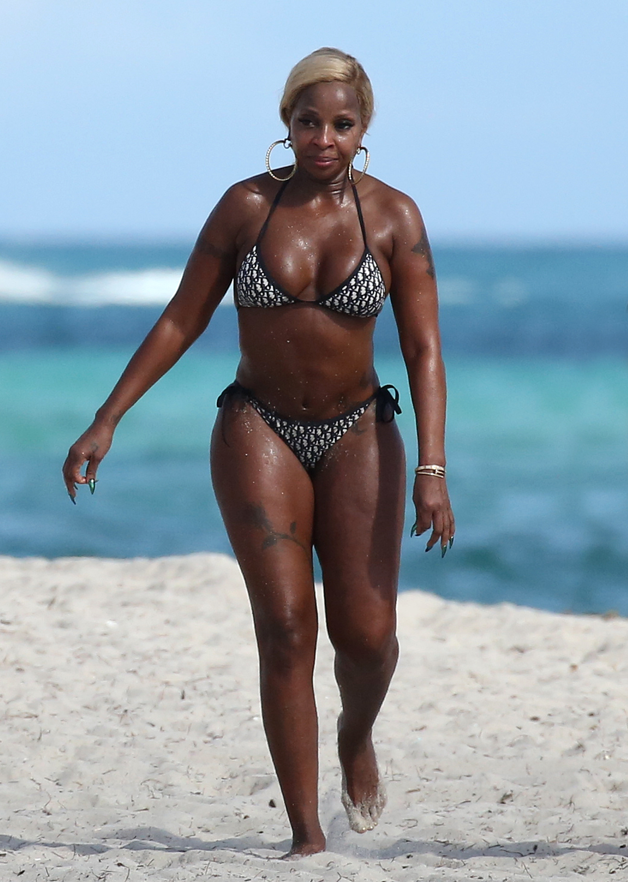 Mary j blige in a bathing suit