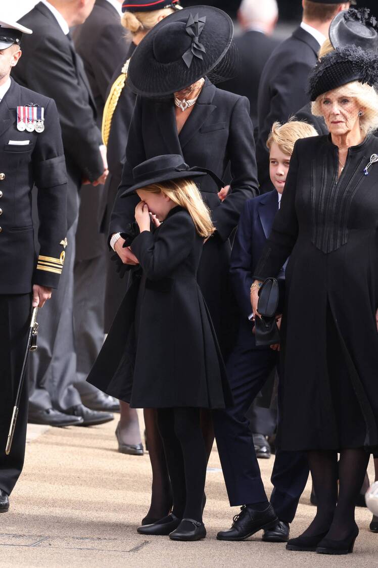 princess charlotte cries queen elizabeth funeral