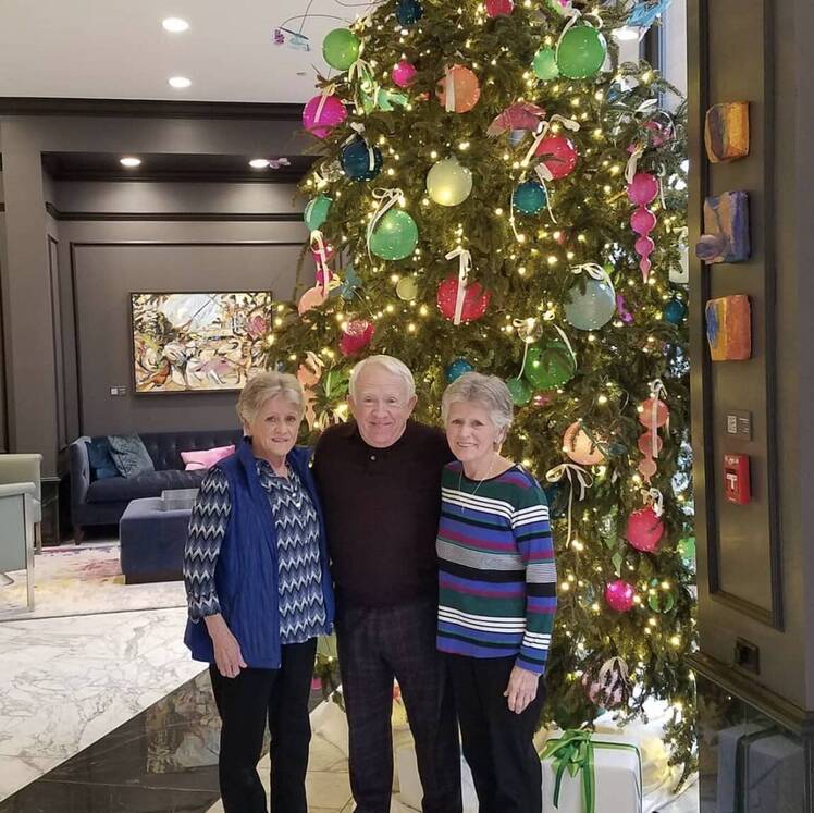 Leslie Jordan Family: 2 Younger Sisters, Mom Peggy