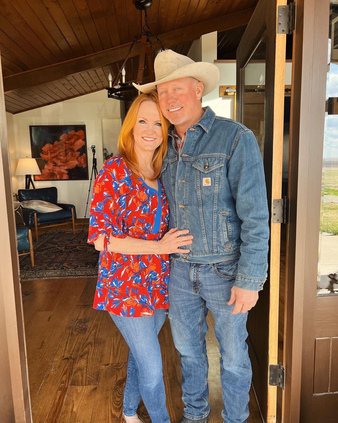 The Pioneer Woman - Ree Drummond - In the doorway at Sister House! This was  from a recent shoot (for PW Spring 2023 clothing) but I needed an updated  profile pic so