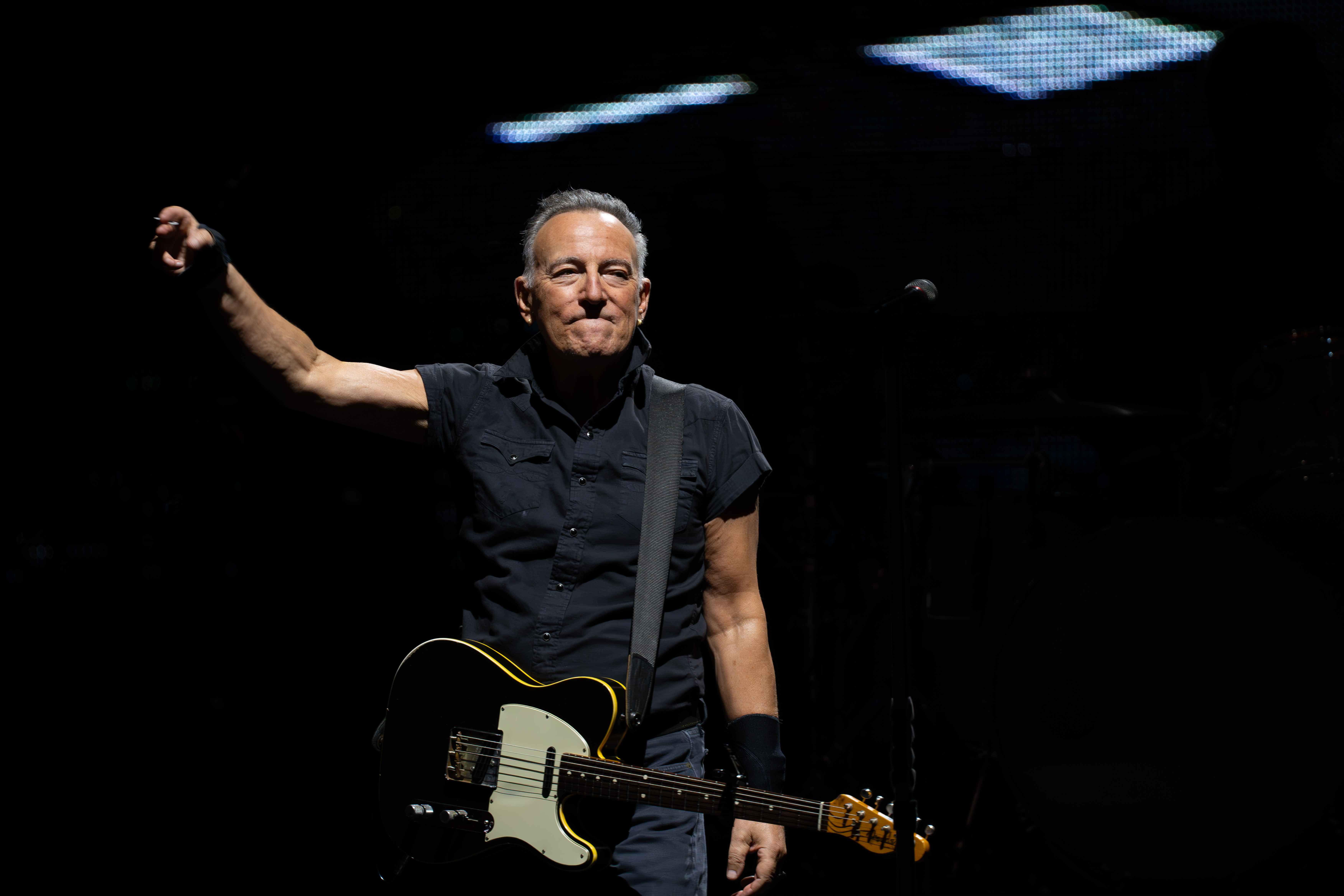 Bruce Springsteen Suffers Peptic Ulcer Disease on Tour: Updates ...