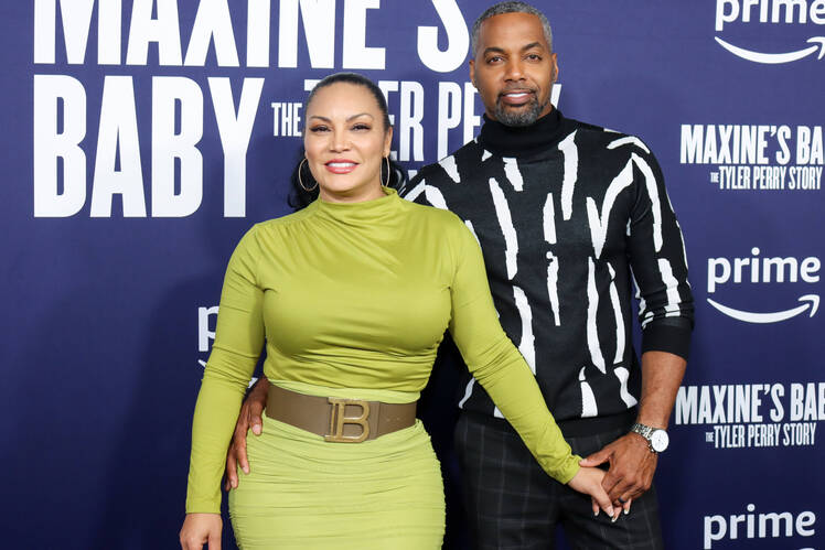 Egypt Sherrod and Mike Jackson hold hands on red carpet