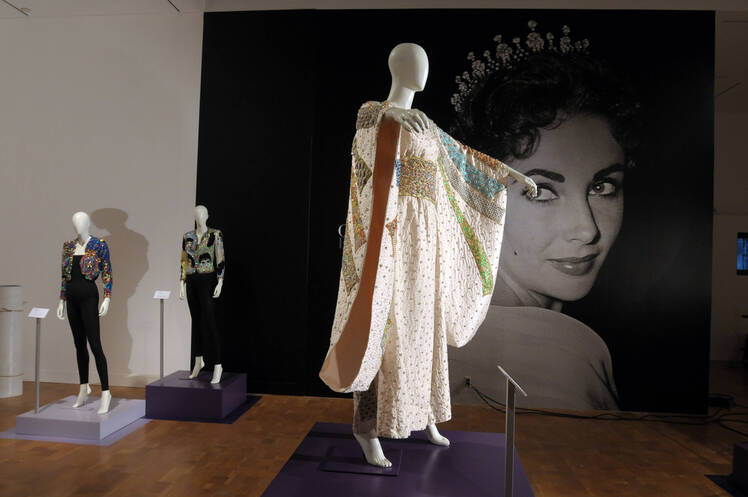 iconic-outfits-up-for-auction