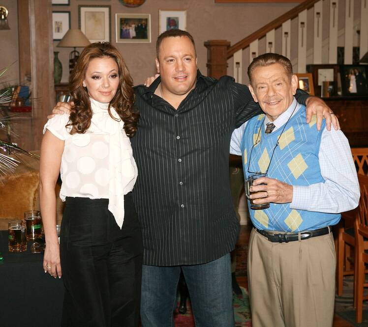 Kevin James with 'King of Queens' costars