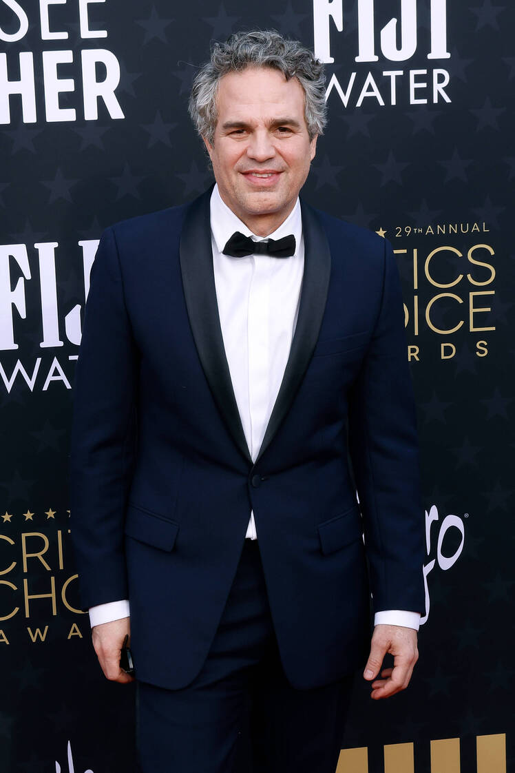 Mark Ruffalo wears black tuxedo