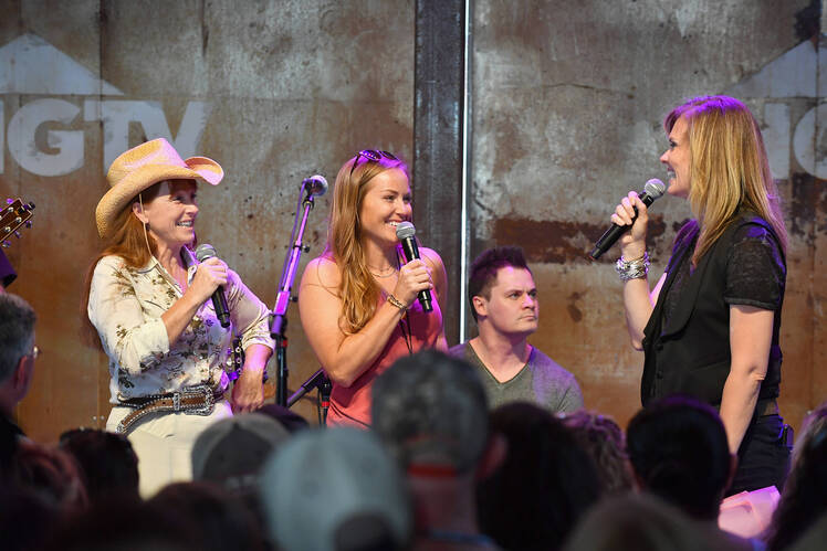 Mina Starsiak Hawk on stage with mom