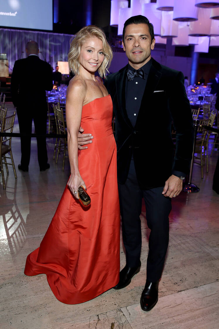 Kelly Ripa and Mark Consuelos Reveal Their Weird Bedroom Habits