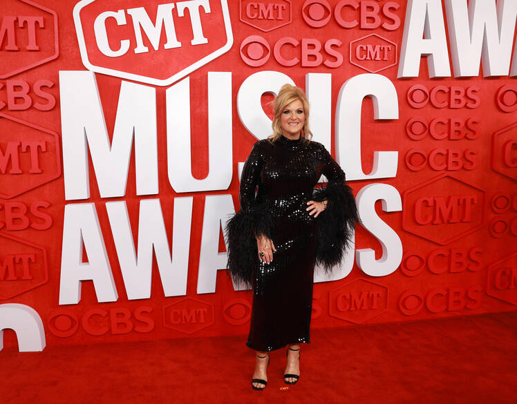 Trisha Yearwood CMT Awards red carpet look