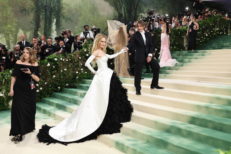 Nicole Kidman and Keith Urban at 2024 Met Gala: Outfit Photos