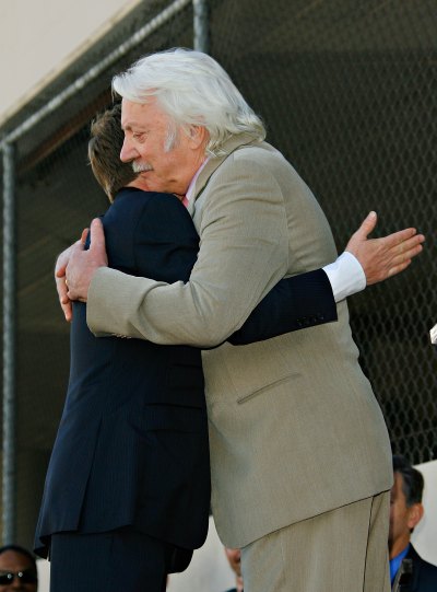 Kiefer Sutherland embraces fis father, actor Donald Sutherland