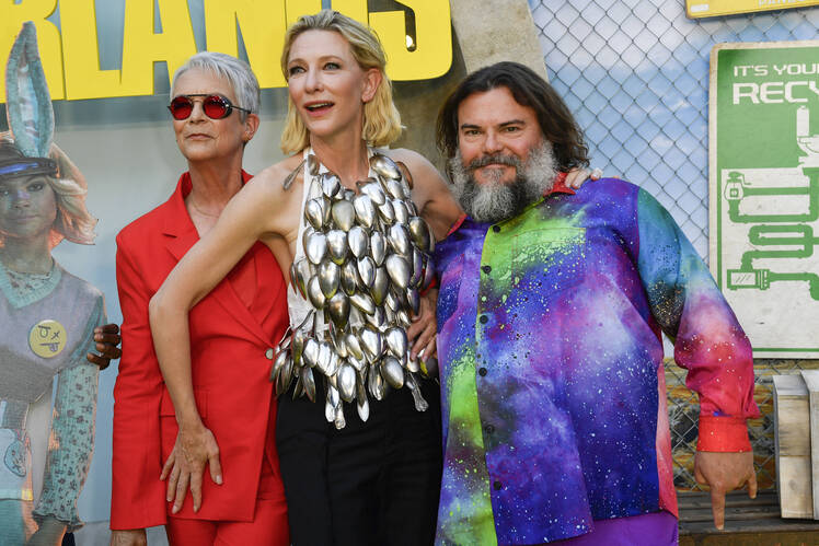 Cate Blanchett Has Wardrobe Malfunction at Premiere
