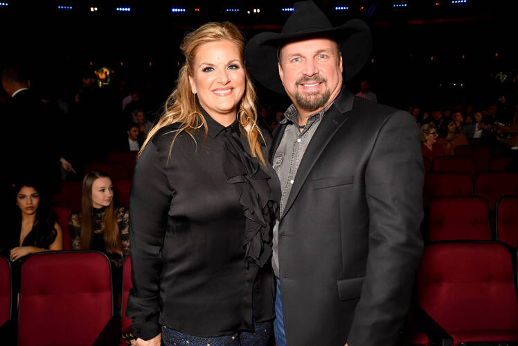 Garth Brooks and Trisha Yearwood Dedicated to Diet and Exercise (EXCL)