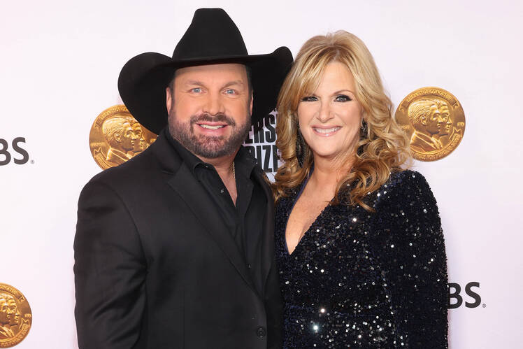 Garth Brooks and Trisha Yearwood Dedicated to Diet and Exercise (EXCL)