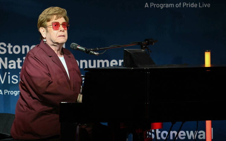 Elton John Has 'Limited Vision' in 1 Eye After 'Severe Eye Infection'
